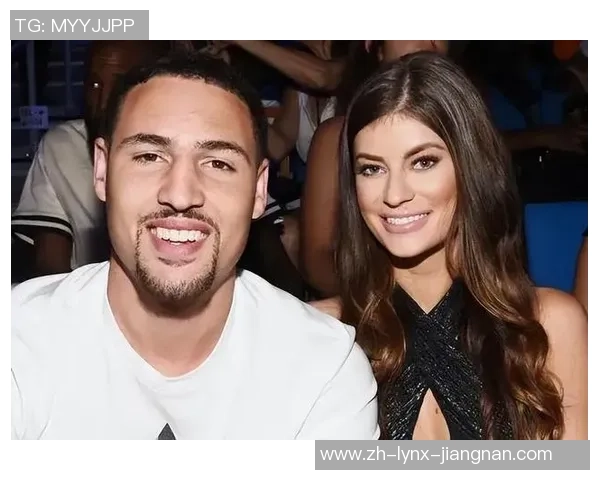 汤普森状况下滑手感全无，媒体称其下体骨折，女友威力堪比卡戴珊